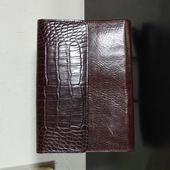 Brighton Croc Embossed Leather Convertible Clutch/Crossbody Organizer Bag - Picture 8 of 12